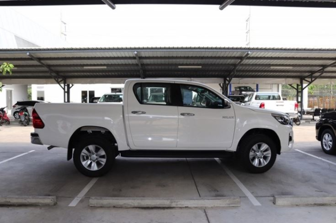 2020-toyota-hilux-revo-g-double-cab-big-1