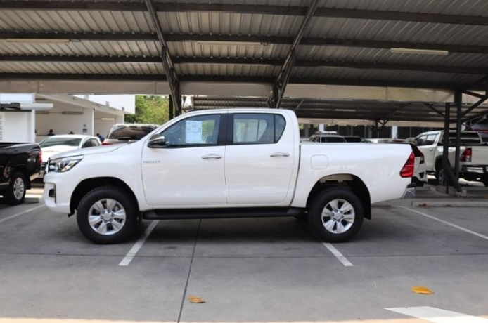 2020-toyota-hilux-revo-g-double-cab-big-2