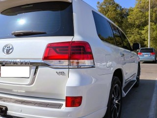 pristine-toyota-land-cruiser-gxr-v8-46l-2021-standard