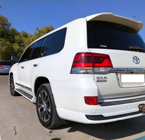 pristine-toyota-land-cruiser-gxr-v8-46l-2021-standard-big-1
