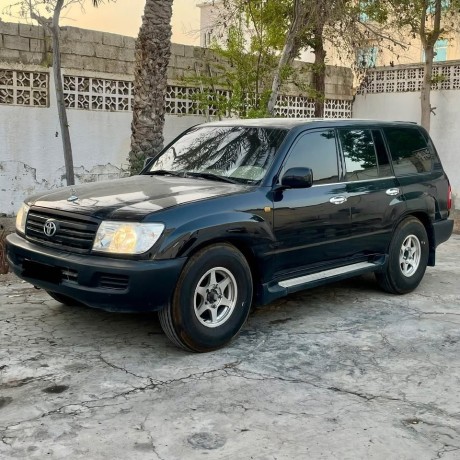 toyota-land-cruiser-vxr-2000-big-4