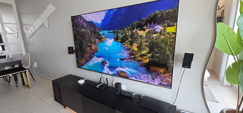 82-inch-samsung-led-smart-tv-big-2