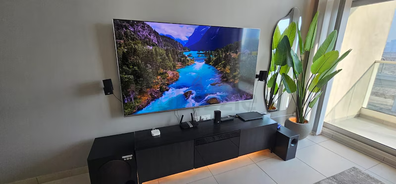 82-inch-samsung-led-smart-tv-big-3