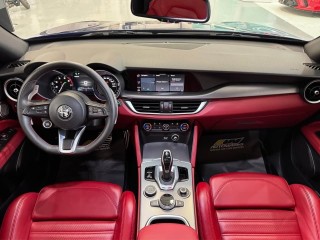 2022-alfa-romeo-stelvio-veloce-q4