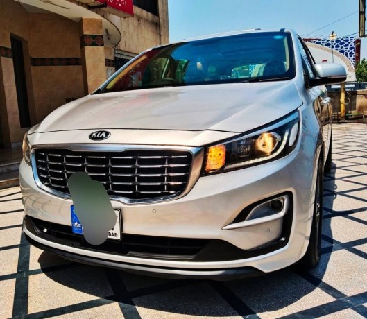 kia-grand-carnival-2018-cbu-full-option-big-0