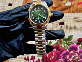green-dail-men-watch