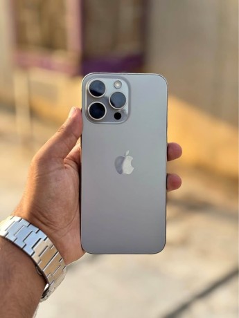 iphone-15-pro-max-big-4