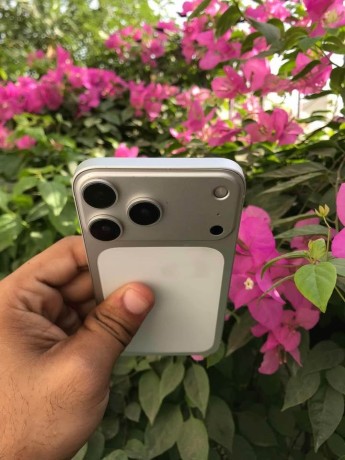 iphone-xr-converted-to-17-pro-big-1