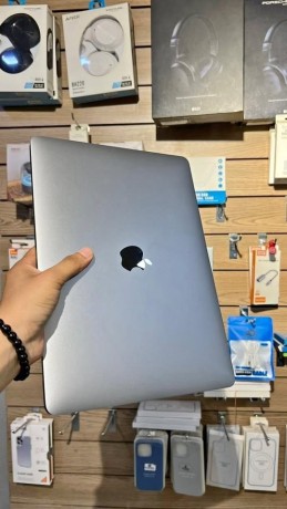 apple-macbook-air-m1-chip-13-16gb-ram-512gb-ssd-big-0